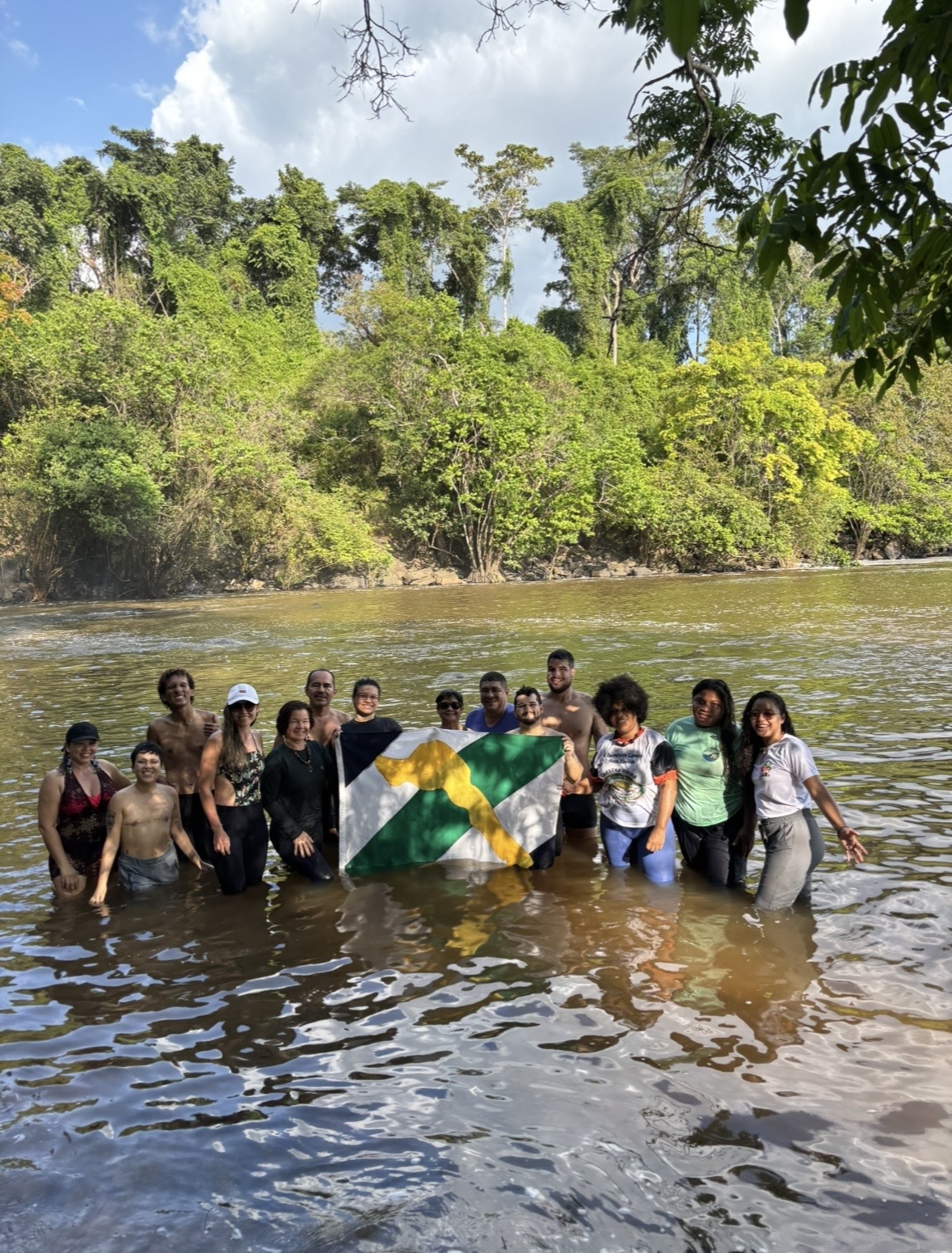 Pessoas em meio à natureza